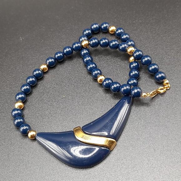 Vintage Dark Blue Napier Lucite Necklace, Light Weight, 17 Inches - Picture 9 of 9